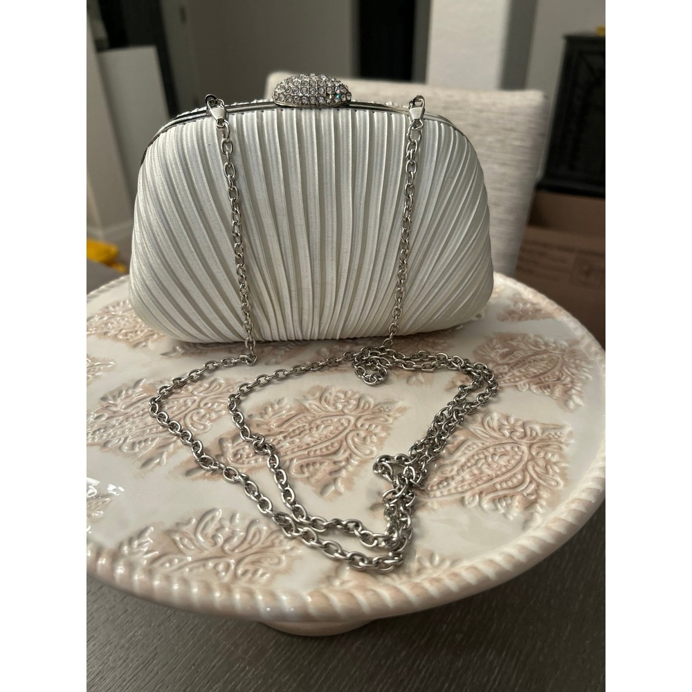 Jessica McClintock white pleated evening clutch a rhinestone-embellish clasp - Picture 7 of 7